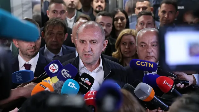 Политолози: Триумфът на Радев разтърси системата, но идва тежкият тест