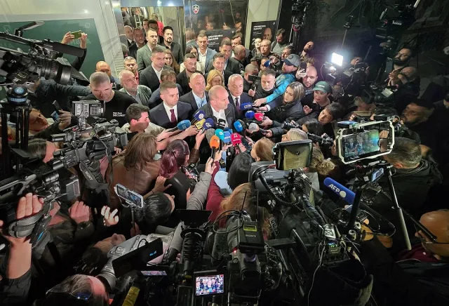 Фейсбук: Радев декларира победа и благодари за над 900 хиляди гласа