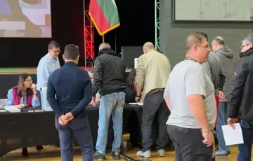 Българите в САЩ гласуваха масово при намален брой секции