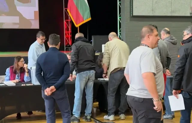 Българите в САЩ гласуваха масово при намален брой секции
