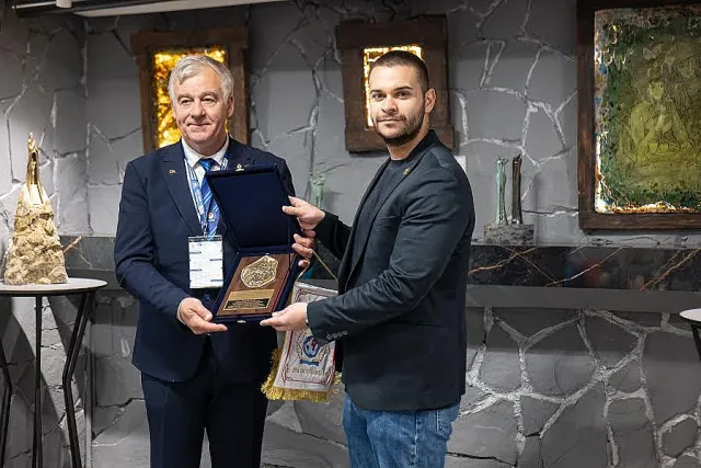 Световни полицаи се дивят на творби от Ставри Калинов