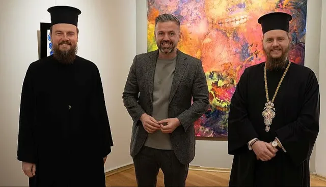 Архимандрити, бизнесмени и артисти аплодираха топ бг художник