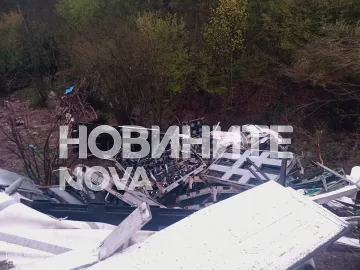 ТИР падна в пропаст - затвориха Прохода на Републиката