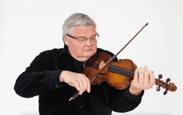 Самолет кацна извънредно. Отиде си руския Паганини