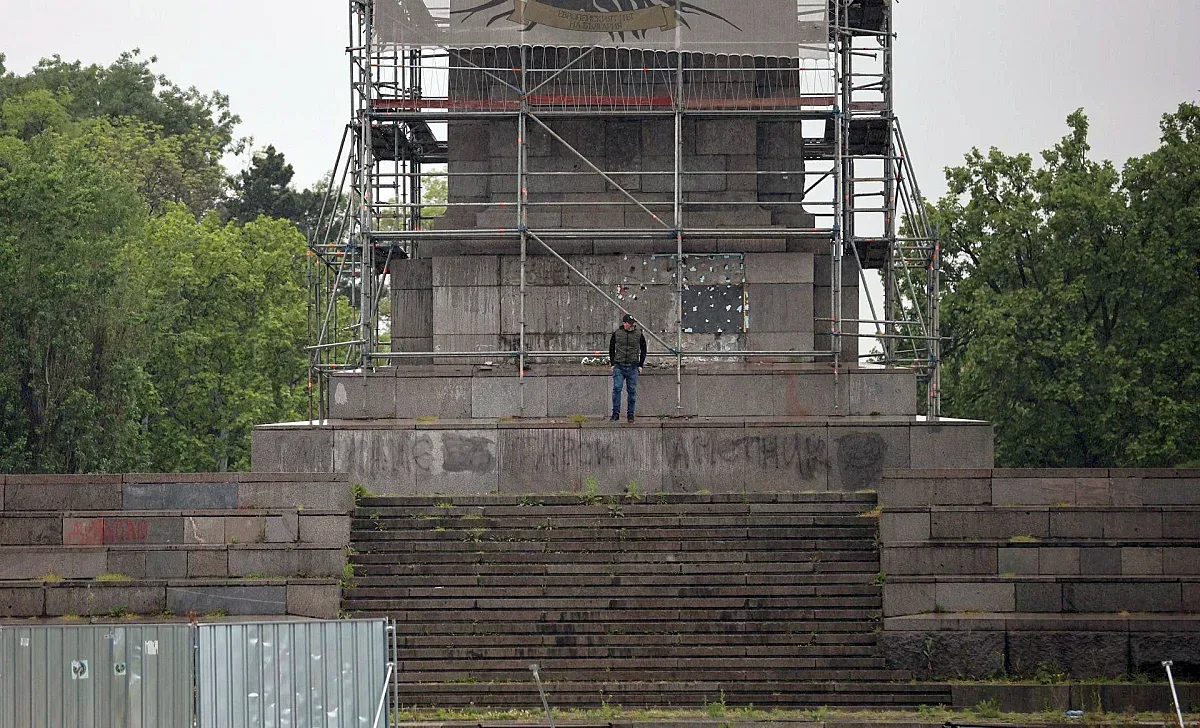 Демонтажът на Паметника на Съветската армия влиза в нов етап