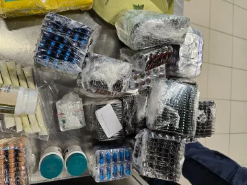 Голям удар на митницата! Куфари с лекарства засечени на летището