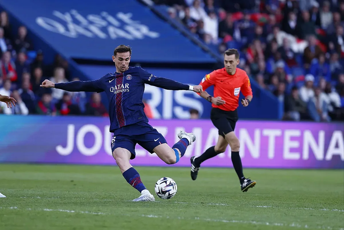 ПСЖ мачка без милост! Победа срещу Нант с 3:0, Кварацхелия блести