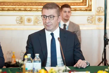 Мицкоски между ЕС и „принципите“, и пак България виновна