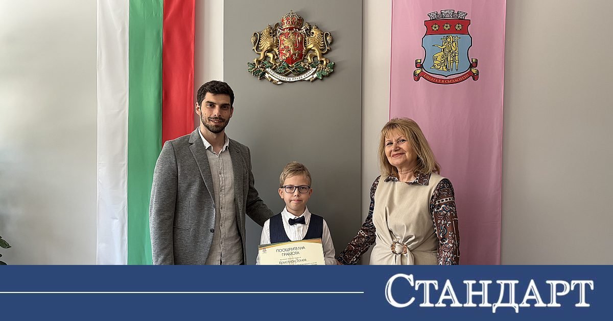 Наградиха победителите в конкурса за идейни проекти за визията на новото кръгово кръстовище в Казанлък