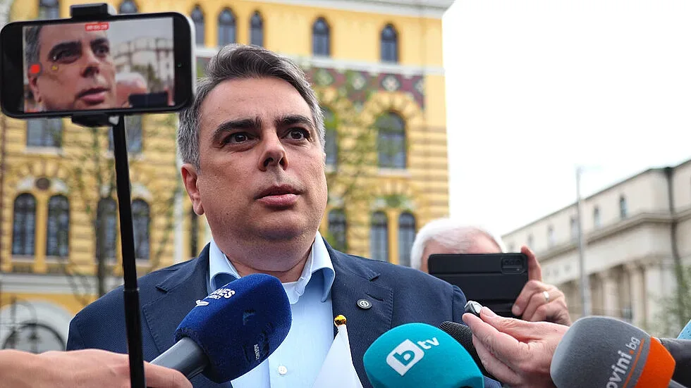 Асен Василев влиза в НС от Пловдив, Манол Пейков е аут