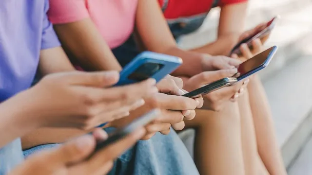 Още една страна в ЕС забранява социалните мрежи за деца