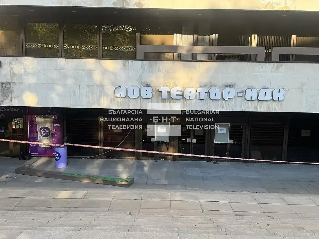 Момче падна от НДК, с опасност за живота е