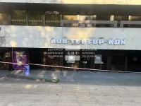 Момче падна от НДК, с опасност за живота е