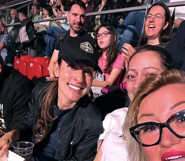 Ерос Рамацоти пее Бангаранга, Ивет Лалова го аплодира 