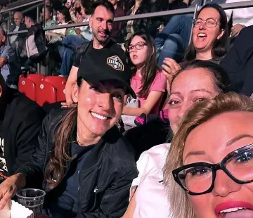 Ерос Рамацоти пее Бангаранга, Ивет Лалова го аплодира 