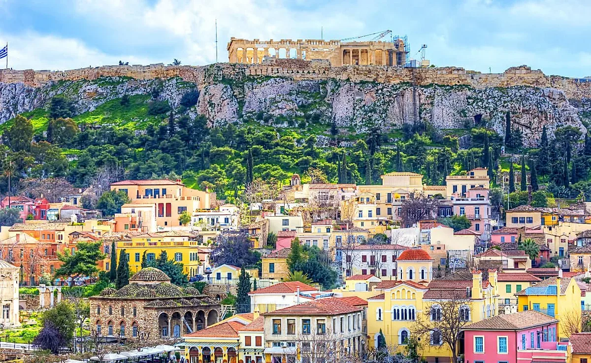 Туристическият бум притиска Атина, властите взимат мерки