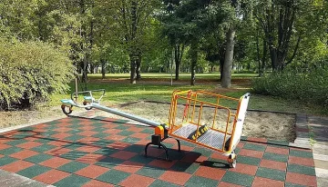 За Деня на детето поставят люлка за специалните деца в Розариума