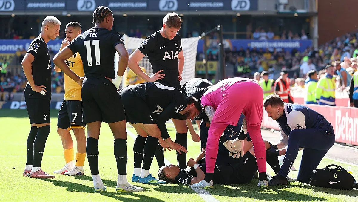 Кошмар за Симонс и Тотнъм. Звездата пропуска Мондиала