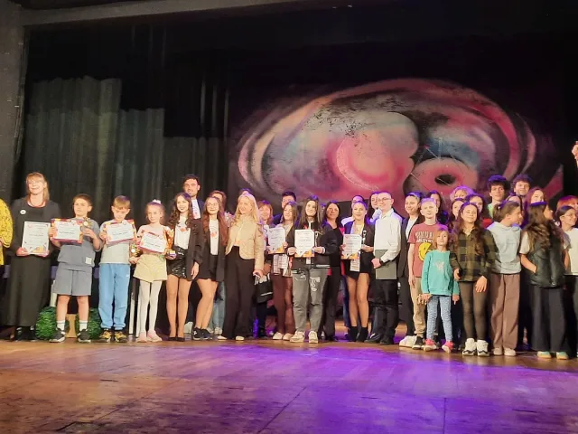 Над 250 млади творци разпалиха магията на "Театрални искри"