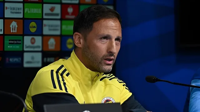 Край на ерата Тедеско във Фенербахче след болезнено 0:3