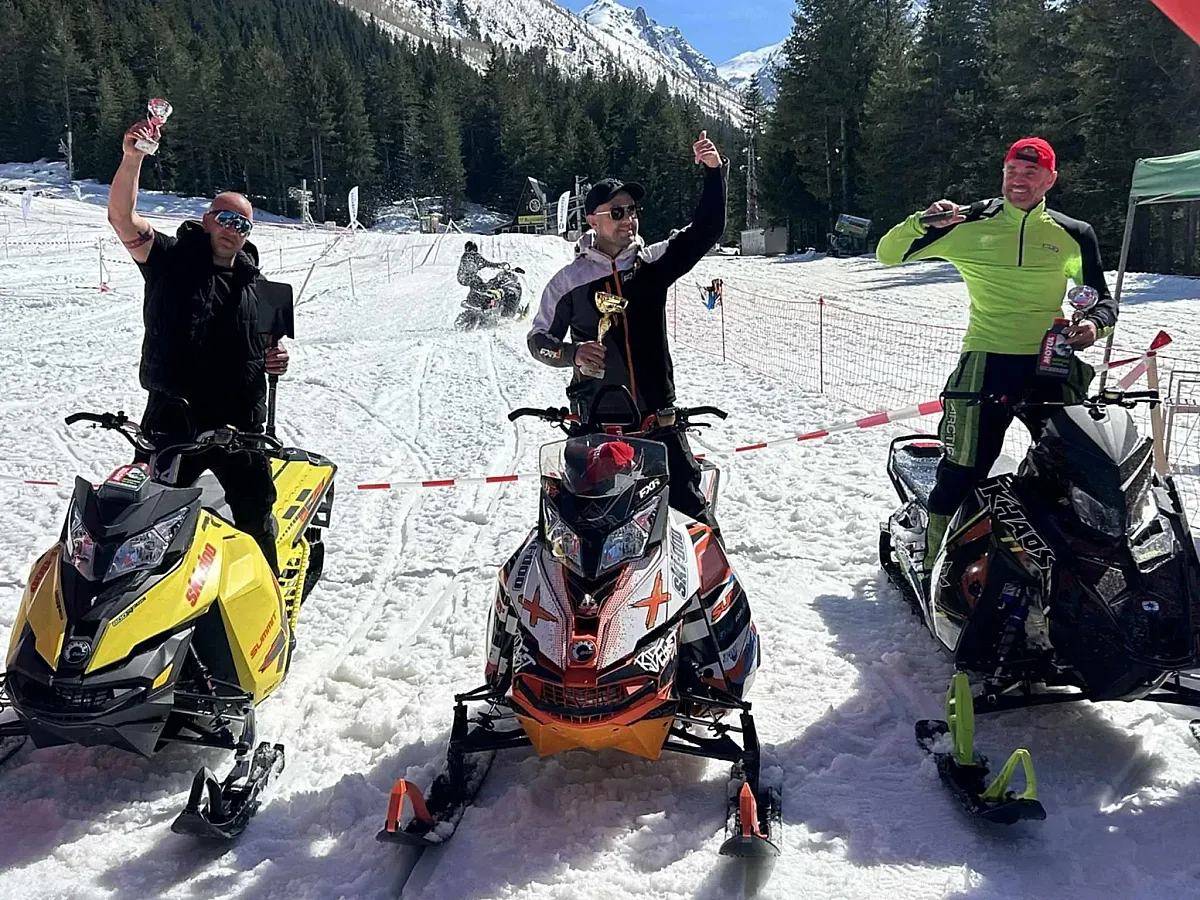 Планинска мощ и кауза на първото състезание с моторни шейни в Мальовица