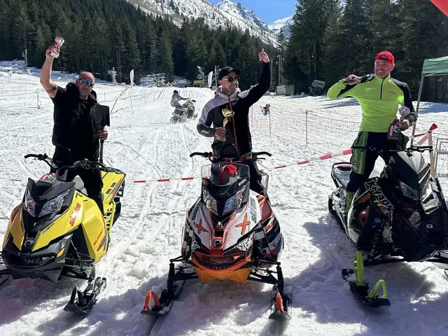 Планинска мощ и кауза на първото състезание с моторни шейни в Мальовица