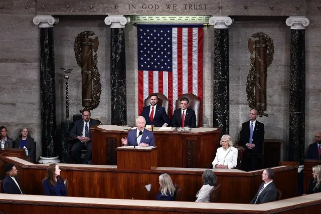 Бурни аплодисменти в Конгреса в САЩ! Чарлз с исторически думи