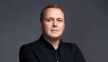 Visa сменя ръководството в България. Петър Крилчев застава начело