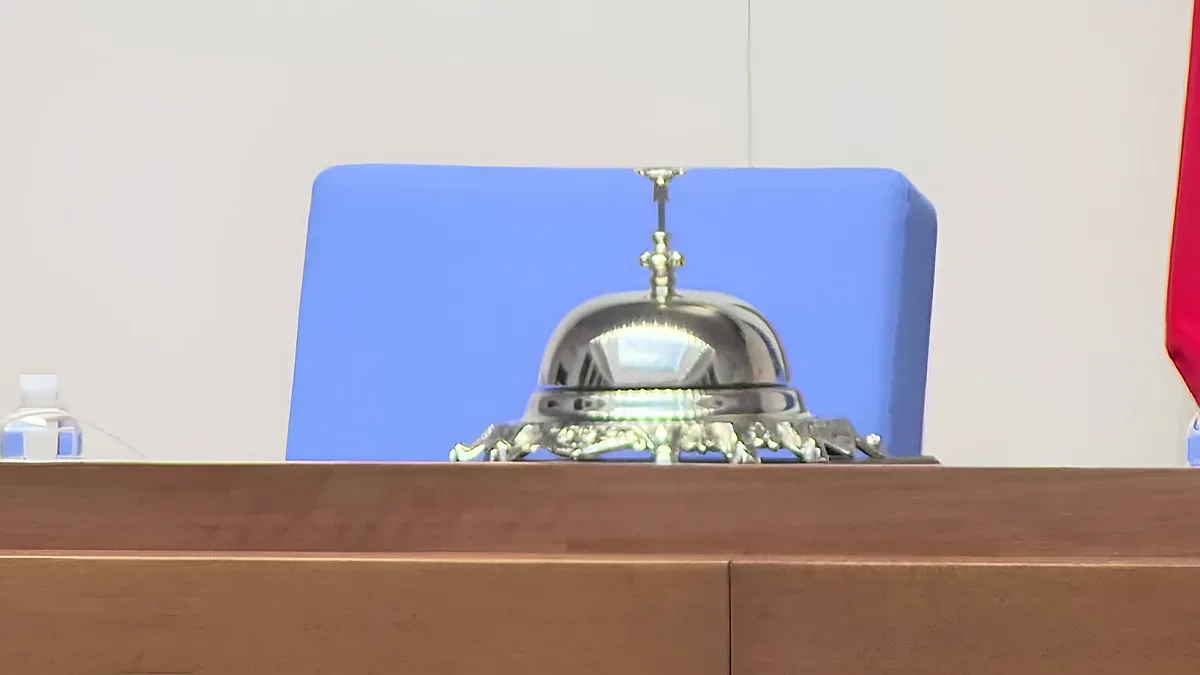 Новият парламент тръгва с амбиция за промяна и силен политически заряд