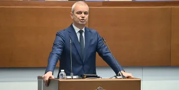 Костадинов поиска връщане на лева