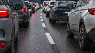 1,7 млн. коли на пътя: България блокира около 1 май и Гергьовден