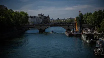 Автобус падна в Сена