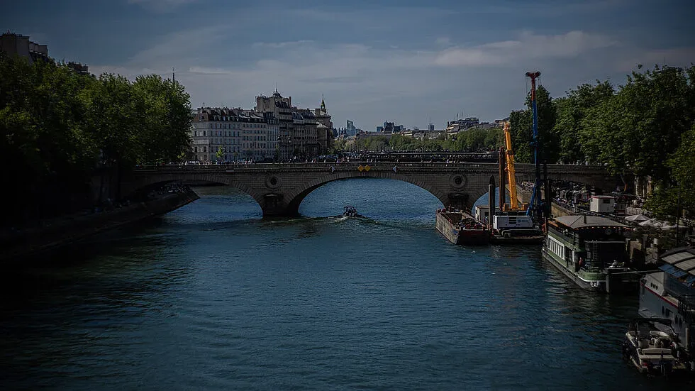 Автобус падна в Сена