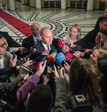 Радев: Работим активно за самостоятелен кабинет