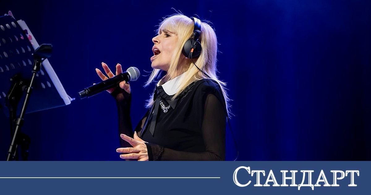 Лили Иванова към Левски: Още много, много успехи, скъпи футболни шампиони!