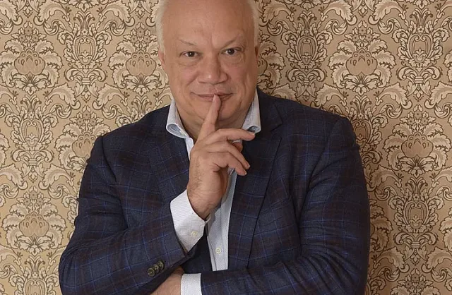 "Трябва да спрем да мечтаем за свят без кризи"