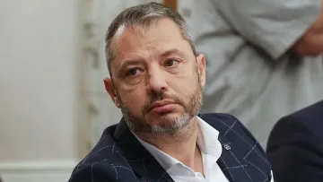 Делян Добрев изригна срещу Гюров! Удар по служебния кабинет