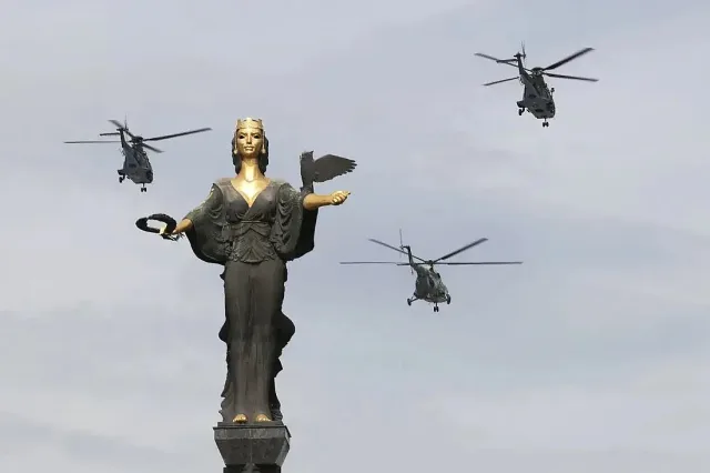 Военна авиация изпълва небето над София днес