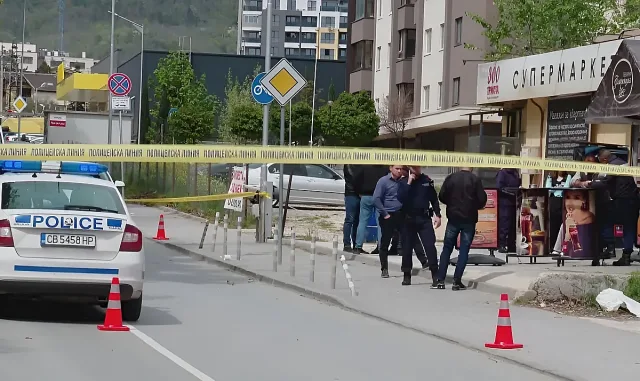 Герой от магазина гонил с тръба нападателката с нож във Варна