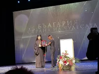 Спектакълът в Бургас! Цветелина Бориславова: Чудесата ни обединяват! 