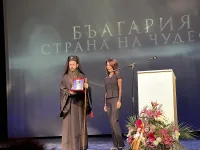 Митрополит Арсений с голямата награда Пазител на духовните Чудеса