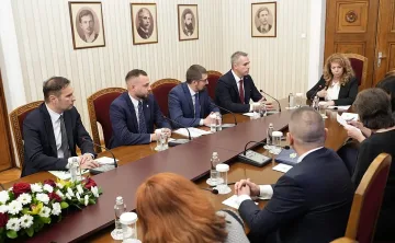 „Възраждане“ с остро предупреждение при Йотова