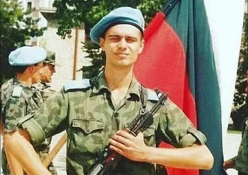 Познахте ли този войник? Днес е лидер в парламента