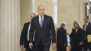 Радев със специален поздрав към хората с пагони