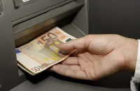 НОИ зарадва пенсионерите! Опашки пред банкоматите