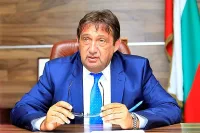 Министър Шишков запретна ръкави. Спешни мерки за свлачището