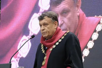 Ректорът на Алма матер поема образованието
