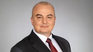 Кой е  Пламен Абровски? 
