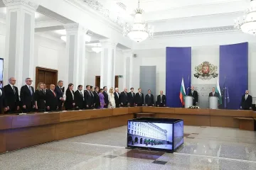 Гюров предаде властта на Радев. Финален призив