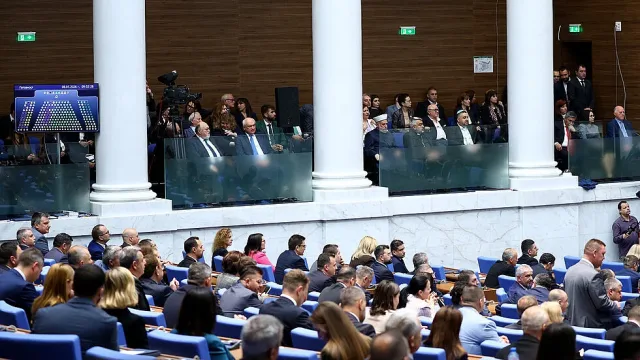 Парламентът създаде временна комисия по правни въпроси